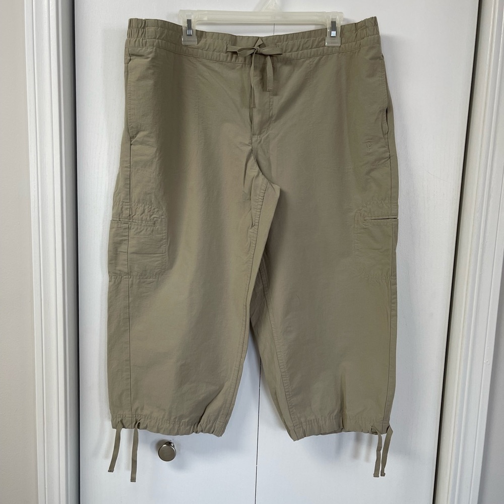 Womens Danskin Now , tan Capri Pants, size XL (16-18)